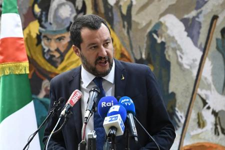 Nach Krawallen: Italiens Regierung will Risikospiele am Abend verbieten Nach Krawallen: Italiens Regierung will Risikospiele am Abend verbieten