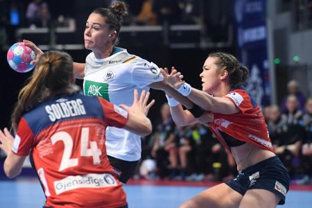 Handball-EM: Deutsche Frauen feiern Auftaktsieg gegen Norwegen Handball-EM: Deutsche Frauen feiern Auftaktsieg gegen Norwegen
