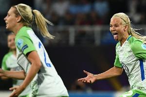 Frauenfußball: Wolfsburg gewinnt bei Rekordmeister Frankfurt