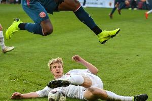 Frankfurt holt Hinteregger und Tuta