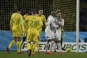 Hoffnung: Nantes-Spieler tragen Sala-Trikots und grüne Armbänder