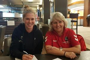 Rebecca Knaak bleibt beim SC Freiburg