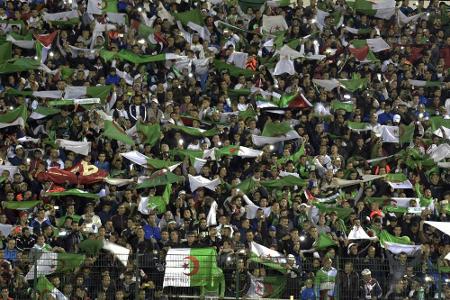 Algeriens Fußball: 300 Verletzte in vier Monaten Algeriens Fußball: 300 Verletzte in vier Monaten