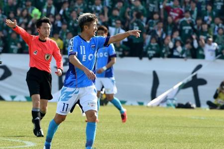 Fußball-Oldie Miura: Nächster Vertrag für 51-Jährigen Fußball-Oldie Miura: Nächster Vertrag für 51-Jährigen