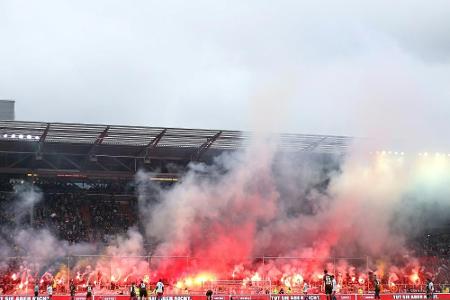 Wegen Pyrotechnik: UEFA ermittelt gegen Frankfurt Wegen Pyrotechnik: UEFA ermittelt gegen Frankfurt