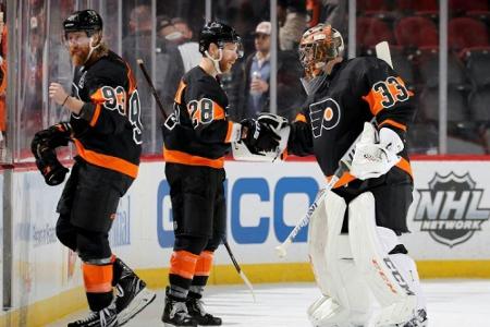 Achter Goalie im Einsatz: Flyers stellen NHL-Rekord auf Achter Goalie im Einsatz: Flyers stellen NHL-Rekord auf