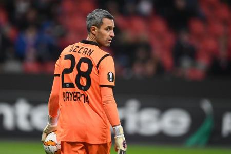 Bayer: Ersatzkeeper Özcan verlängert bis 2020 Bayer: Ersatzkeeper Özcan verlängert bis 2020