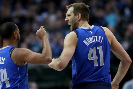 Nowitzki liebäugelt mit 22. Saison: Nowitzki liebäugelt mit 22. Saison: