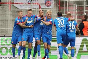 Dank Glatzel-Doppelpack: Pokalschreck Heidenheim hat Bundesliga im Visier
