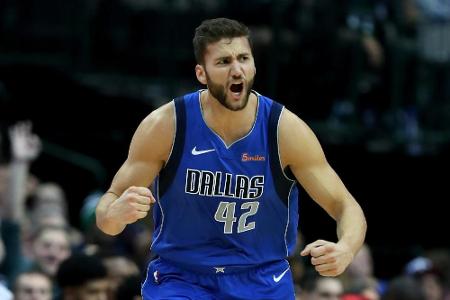 Kleber und Nowitzki feiern Sieg gegen Charlotte Kleber und Nowitzki feiern Sieg gegen Charlotte