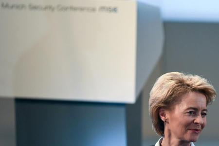 Von der Leyen würdigt bei WM-Besuch die Sportsoldaten Von der Leyen würdigt bei WM-Besuch die Sportsoldaten