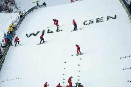 Skispringen: Willingen sucht Helfer zum Schneeräumen Skispringen: Willingen sucht Helfer zum Schneeräumen