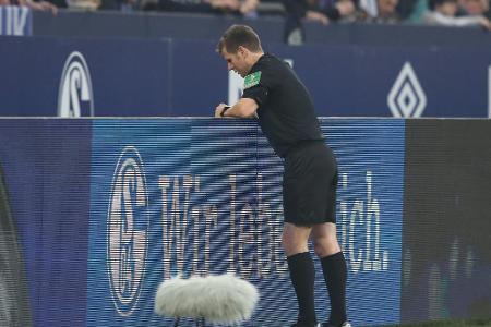 Handspiel-Diskussion: Schiedsrichter-Boss Fröhlich stärkt Referees den Rücken Handspiel-Diskussion: Schiedsrichter-Boss Fröhlich stärkt Referees den Rücken