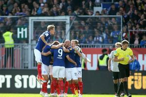 Sieg in Unterzahl: Kiel schlägt St. Pauli im Verfolgerduell