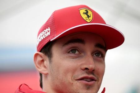 Leclerc hängt Vettel in Baku ab - erstes Training nach Gullydeckel-Vorfall ausgefallen Leclerc hängt Vettel in Baku ab - erstes Training nach Gullydeckel-Vorfall ausgefallen