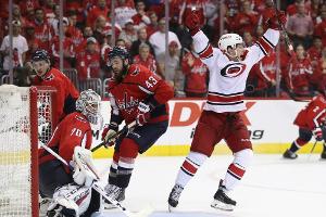 NHL: Titelverteidiger Washington scheitert im Entscheidungsspiel