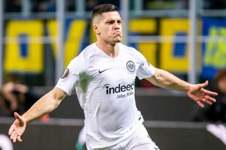 Frankfurt zieht Kaufoption und bindet Jovic bis 2023 Frankfurt zieht Kaufoption und bindet Jovic bis 2023