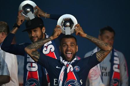 Neymar als Kapitän entmachtet - Dani Alves neuer Selecao-Anführer Neymar als Kapitän entmachtet - Dani Alves neuer Selecao-Anführer