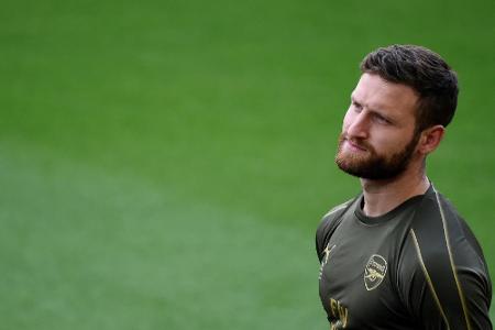 Mustafi würde Europa-League-Sieg auch Mchitarjan widmen Mustafi würde Europa-League-Sieg auch Mchitarjan widmen