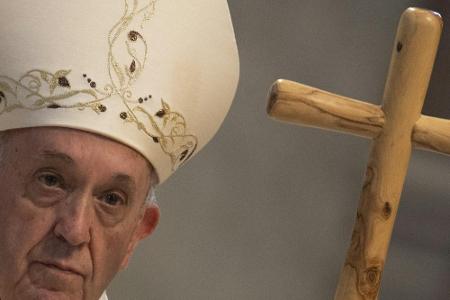 Papst kritisiert Milliardengeschäfte im Fußball Papst kritisiert Milliardengeschäfte im Fußball