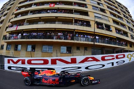 Hamilton in Führung - fünf Sekunden Strafe für Verstappen Hamilton in Führung - fünf Sekunden Strafe für Verstappen