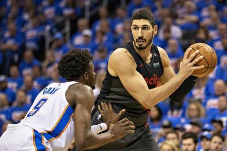 Ramadan: NBA-Profi Kanter setzt auf Tipps von Olajuwon Ramadan: NBA-Profi Kanter setzt auf Tipps von Olajuwon
