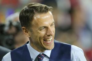 Coach Neville holt elf WM-Debütantinnen in Englands Kader