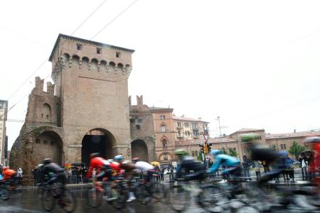 Japaner Nishimura fällt bei Giro-Auftaktzeitfahren aus dem Zeitlimit Japaner Nishimura fällt bei Giro-Auftaktzeitfahren aus dem Zeitlimit