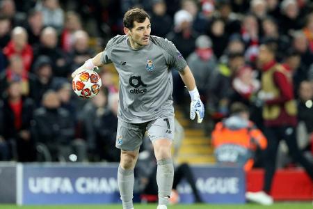 Nach Herzinfarkt: Ehemaliger Welttorwart Casillas dementiert Karriereende Nach Herzinfarkt: Ehemaliger Welttorwart Casillas dementiert Karriereende