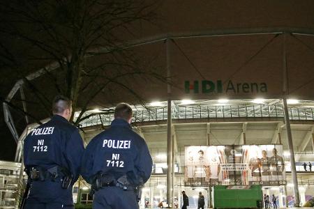 Polizeikosten: DFL lehnt Mäurer-Vorstoß zu bundesweitem Gebührenfonds ab Polizeikosten: DFL lehnt Mäurer-Vorstoß zu bundesweitem Gebührenfonds ab