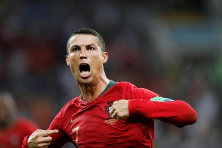 Dreierpack gegen die Schweiz: Ronaldo zieht bei Länderspiel-Toren an Pelé vorbei Dreierpack gegen die Schweiz: Ronaldo zieht bei Länderspiel-Toren an Pelé vorbei