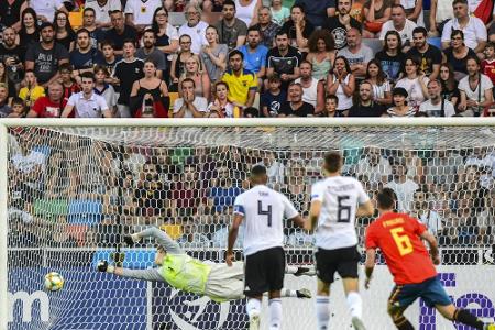 Geschlafen und gepatzt: U21 verliert EM-Finale gegen eiskalte Spanier Geschlafen und gepatzt: U21 verliert EM-Finale gegen eiskalte Spanier