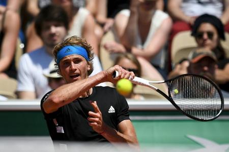 French Open: Zverev nach Fünfsatz-Sieg im Achtelfinale French Open: Zverev nach Fünfsatz-Sieg im Achtelfinale
