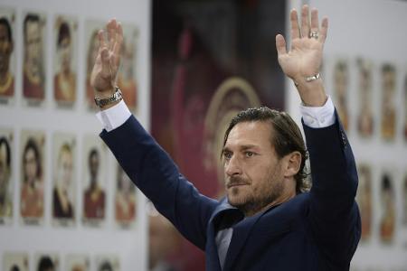 Medien: Auch Klub-Ikone Totti trennt sich von AS Rom Medien: Auch Klub-Ikone Totti trennt sich von AS Rom