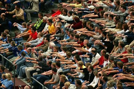 Vizemeister Kiel feiert Double mit Tausenden Fans Vizemeister Kiel feiert Double mit Tausenden Fans