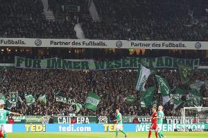 Werder-Fans demonstrieren gegen Verkauf des Stadionnamens