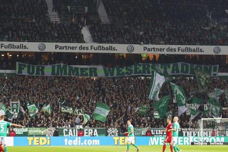 Werder-Fans demonstrieren gegen Verkauf des Stadionnamens Werder-Fans demonstrieren gegen Verkauf des Stadionnamens