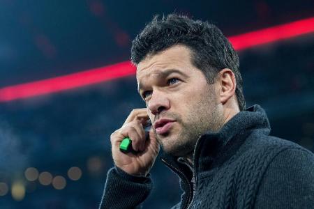 Ballack absolviert Seminar für UEFA-B-Lizenz Ballack absolviert Seminar für UEFA-B-Lizenz