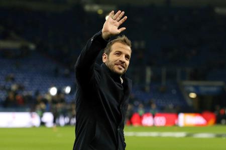 Van der Vaarts Abschiedsspiel am 13. Oktober in Hamburg Van der Vaarts Abschiedsspiel am 13. Oktober in Hamburg