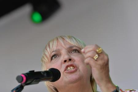 Grünen-Politikerin Roth kritisiert DFB-Strukturen Grünen-Politikerin Roth kritisiert DFB-Strukturen