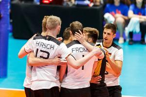 Nations League: Volleyballer kämpfen Serbien nieder