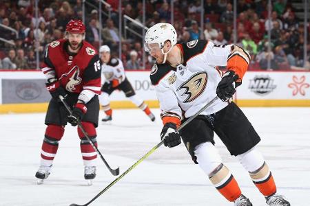 NHL: Nationalspieler Holzer verlängert in Anaheim NHL: Nationalspieler Holzer verlängert in Anaheim