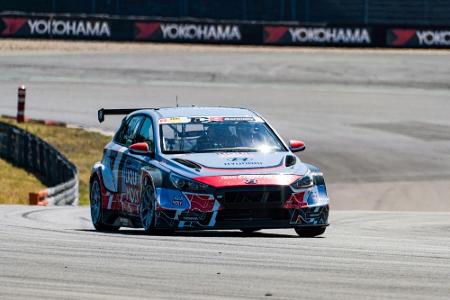 Tourenwagen statt Rallye: WM-Zweiter Neuville Gaststarter auf dem Nürburgring Tourenwagen statt Rallye: WM-Zweiter Neuville Gaststarter auf dem Nürburgring