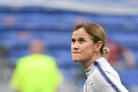 Ellis tritt als Trainerin von Frauen-Weltmeister USA zurück Ellis tritt als Trainerin von Frauen-Weltmeister USA zurück