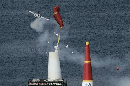 Premiere kurz vor dem Aus: Red Bull Air Race debütiert am Plattensee Premiere kurz vor dem Aus: Red Bull Air Race debütiert am Plattensee