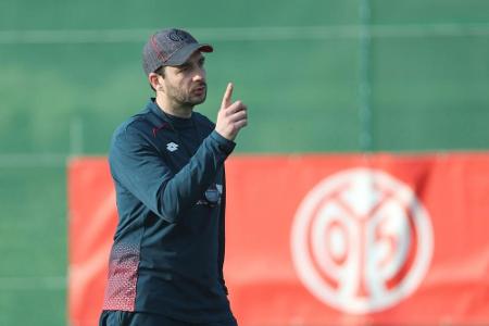 Medien: Mainz-Coach Schwarz unterbindet rassistische Äußerungen Medien: Mainz-Coach Schwarz unterbindet rassistische Äußerungen