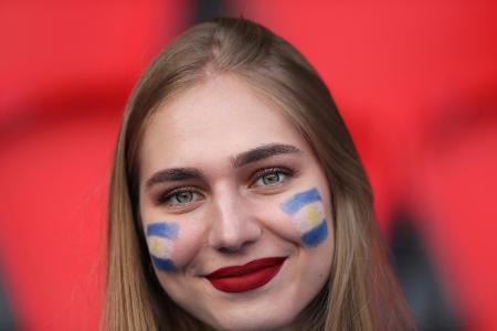 Die Fußball-WM der Frauen in Frankreich läuft: Zehntausende Fans haben sich aufgemacht, um ihre Mannschaften zu unterstützen... Die Fußball-WM der Frauen in Frankreich läuft: Zehntausende Fans haben sich aufgemacht, um ihre Mannschaften zu unterstützen...