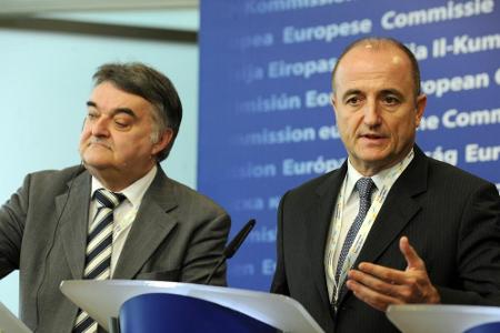 NRW-Innenminister fordert Initiative gegen Fangewalt NRW-Innenminister fordert Initiative gegen Fangewalt