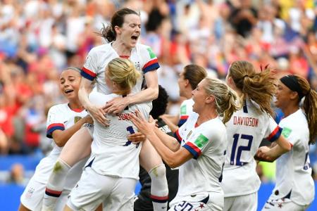 Roter Teppich für die Fußball-Weltmeisterinnen Roter Teppich für die Fußball-Weltmeisterinnen