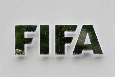 FIFA sperrt ehemaligen liberianischen Verbandspräsidenten FIFA sperrt ehemaligen liberianischen Verbandspräsidenten